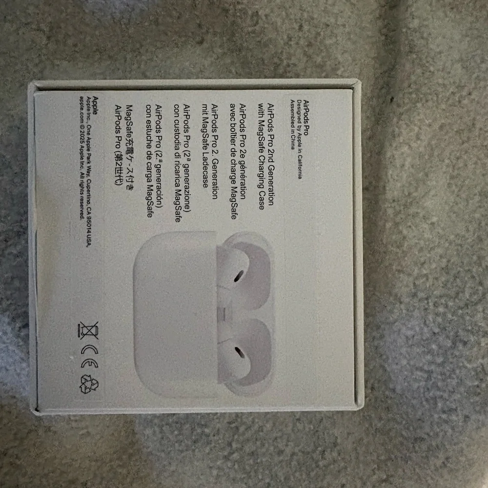 Apple AirPods Pro in White